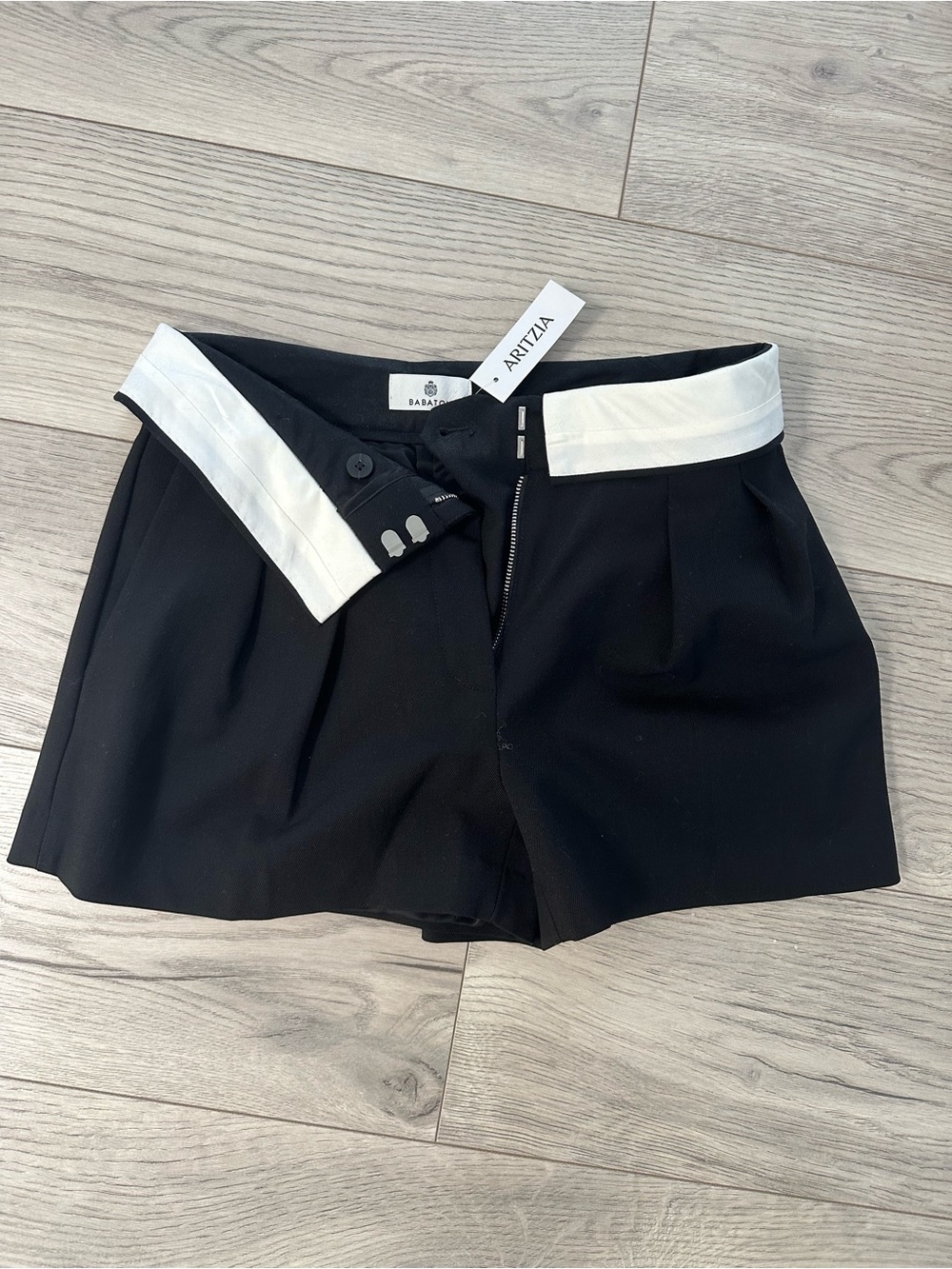 Aritzia Babaton Black High-Rise Tailored Shorts with White Waistband
Size 2